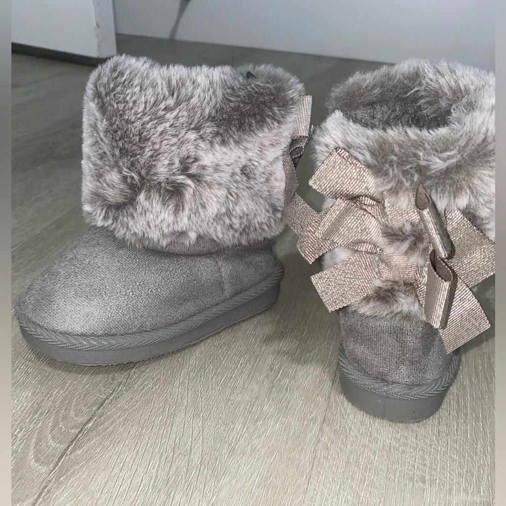 Baby fluffy boots